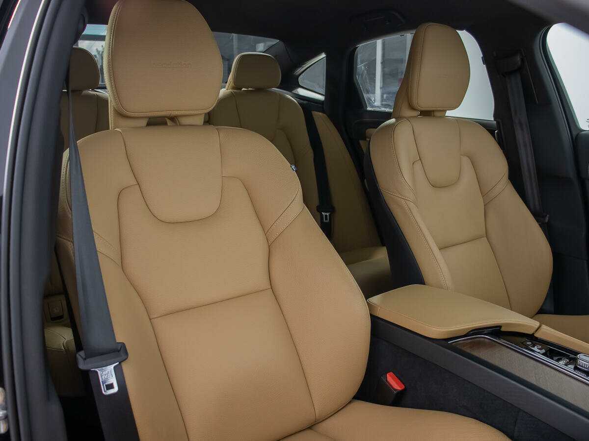 Купить Volvo S90 с пробегом. Фото: #10
