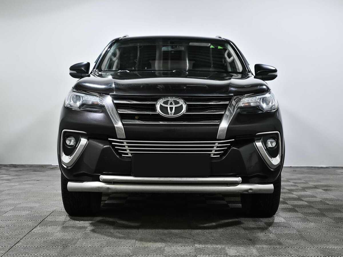Купить Toyota Fortuner с пробегом. Фото: #1