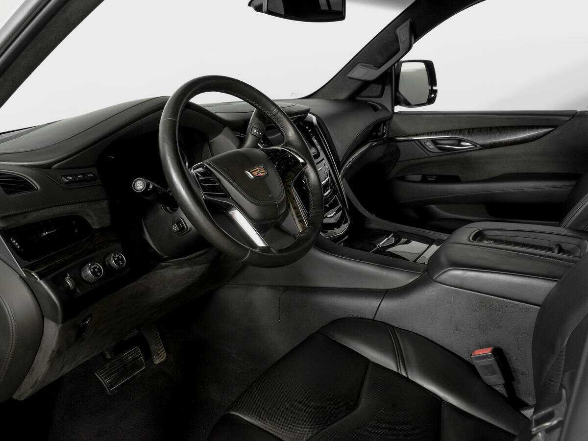 Купить Cadillac Escalade с пробегом. Фото: #16
