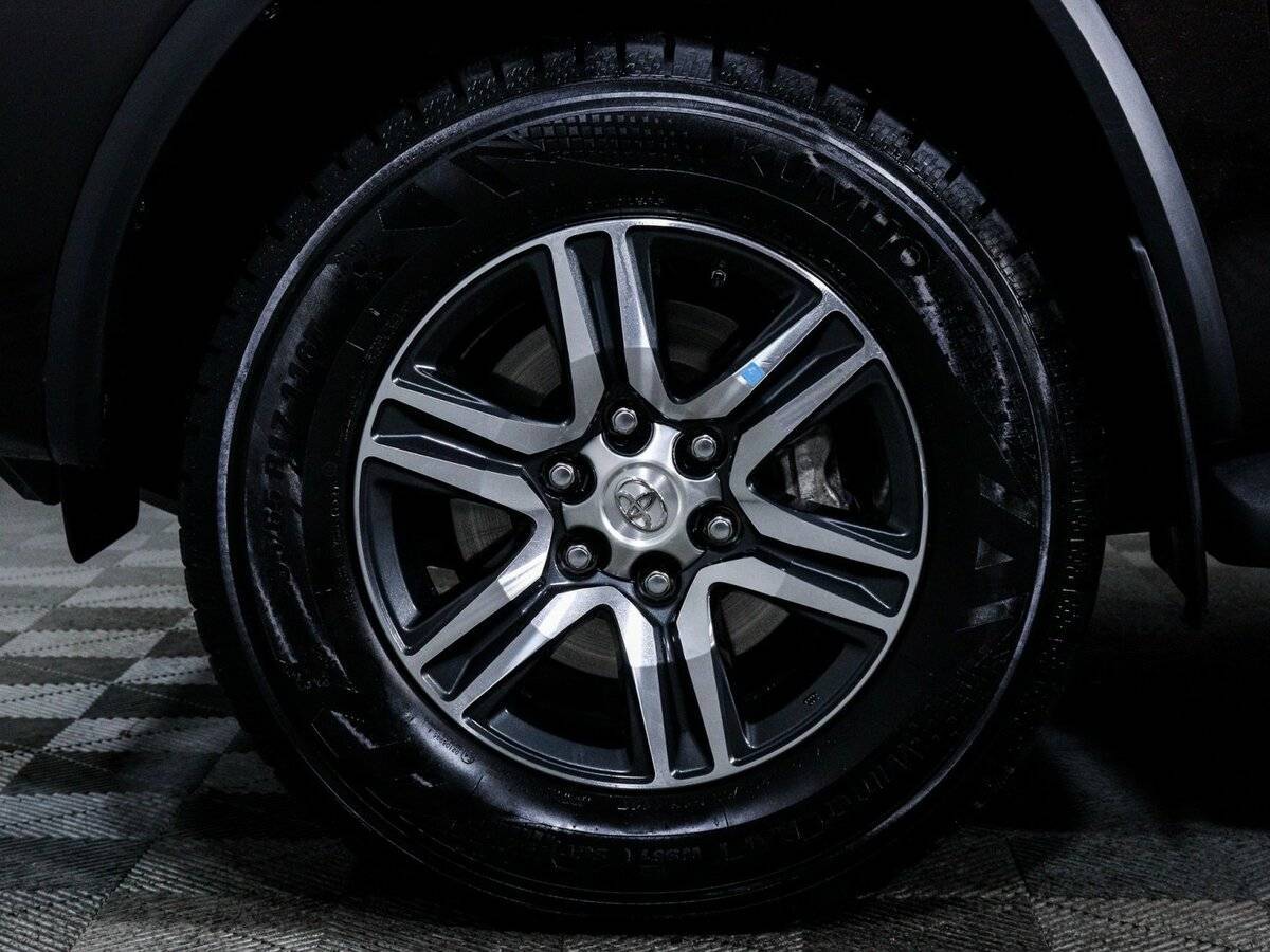 Купить Toyota Fortuner с пробегом. Фото: #8
