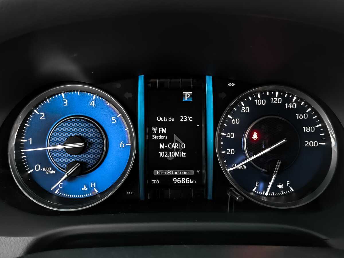 Купить Toyota Fortuner с пробегом. Фото: #11