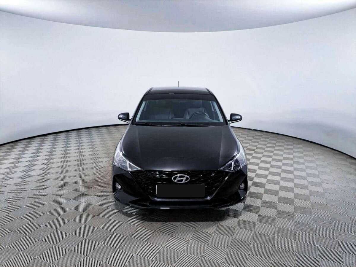 Купить Hyundai Solaris с пробегом. Фото: #1