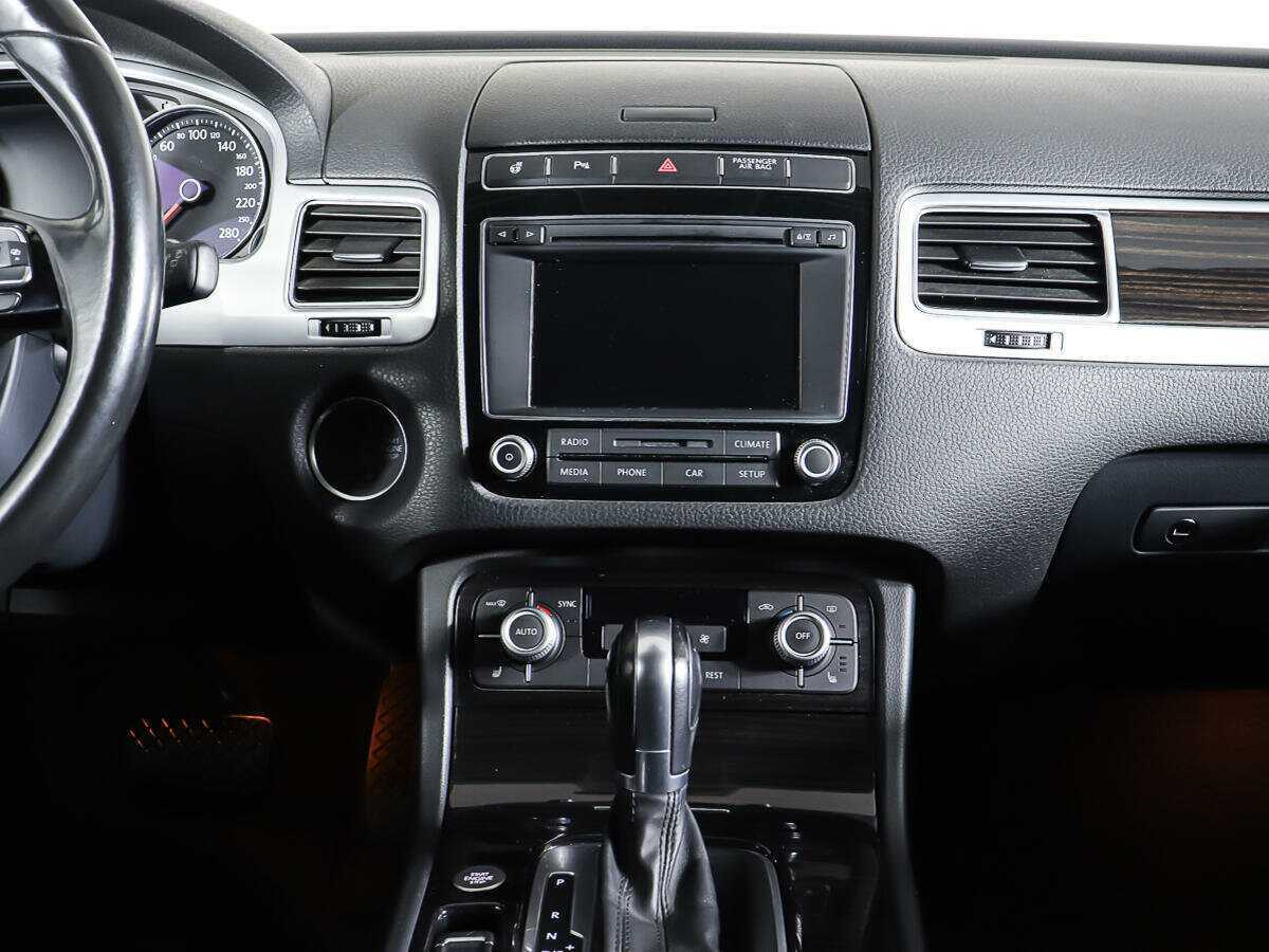 Купить Volkswagen Touareg с пробегом. Фото: #11