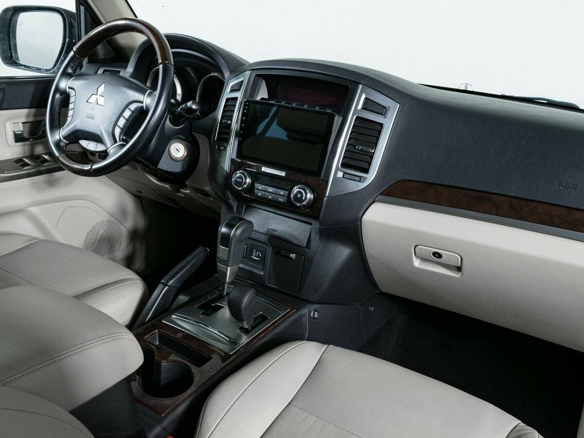 Купить Mitsubishi Pajero с пробегом. Фото: #9