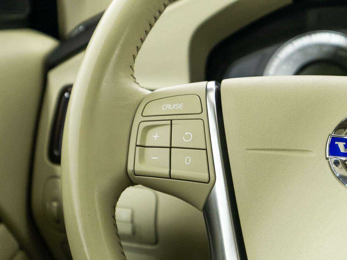 Купить Volvo XC70 с пробегом. Фото: #18
