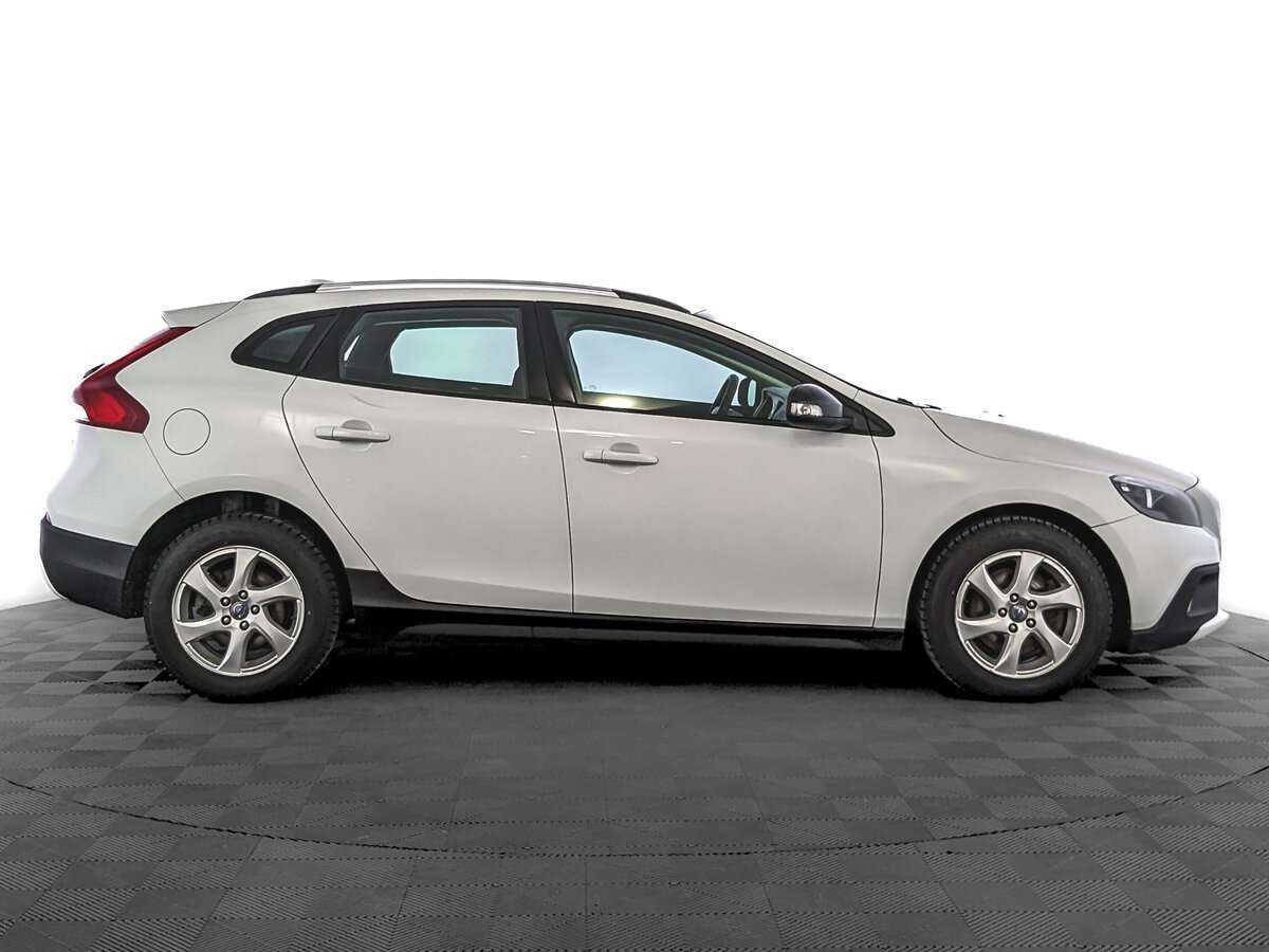 Купить Volvo V40 Cross Country с пробегом. Фото: #3