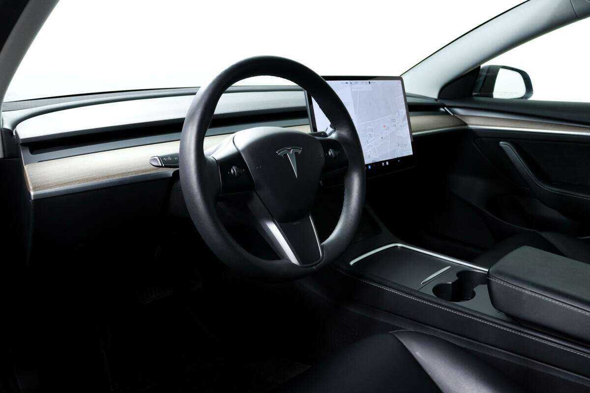 Купить Tesla Model 3 с пробегом. Фото: #12