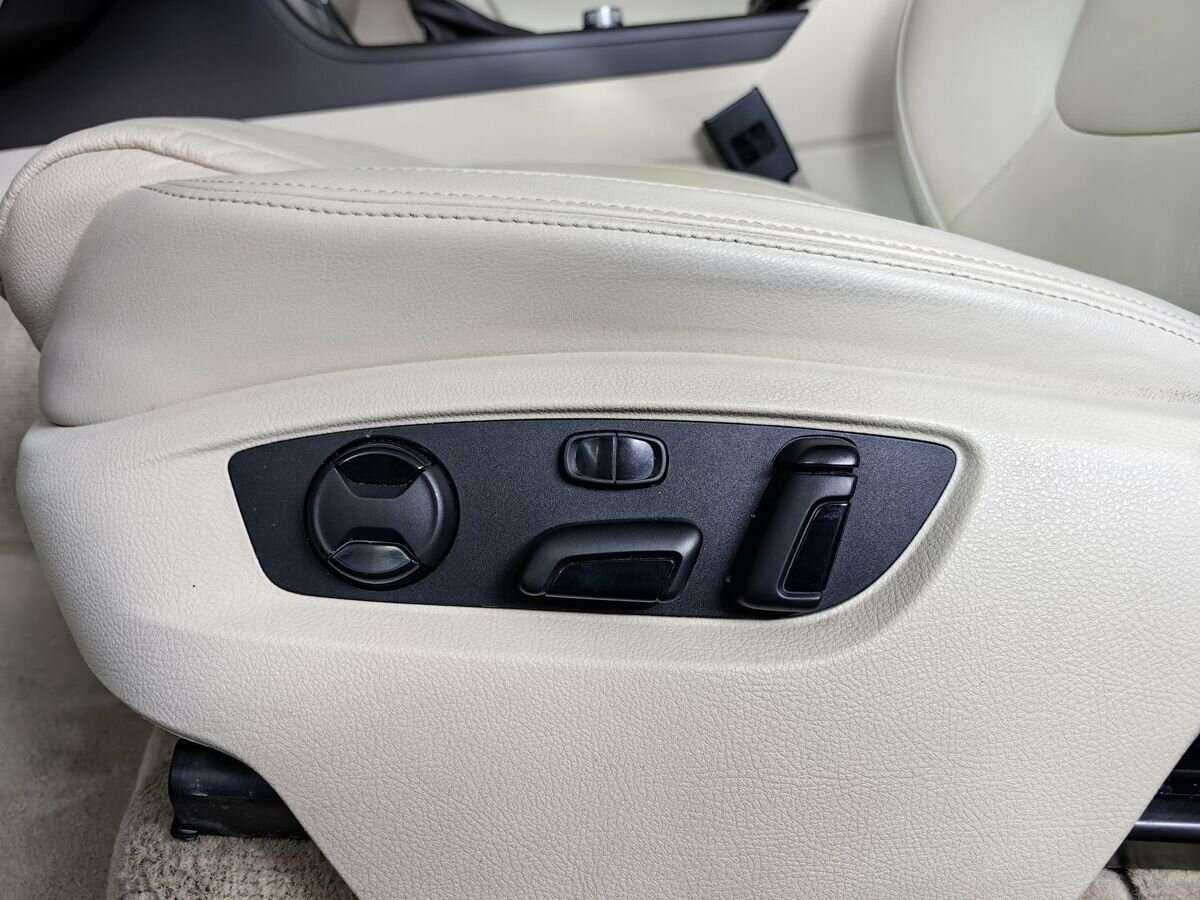 Купить Volkswagen Touareg с пробегом. Фото: #14