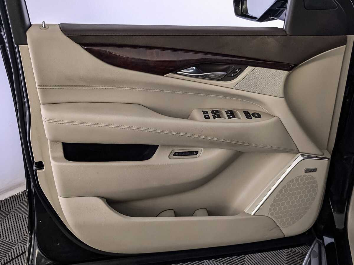 Купить Cadillac Escalade с пробегом. Фото: #18