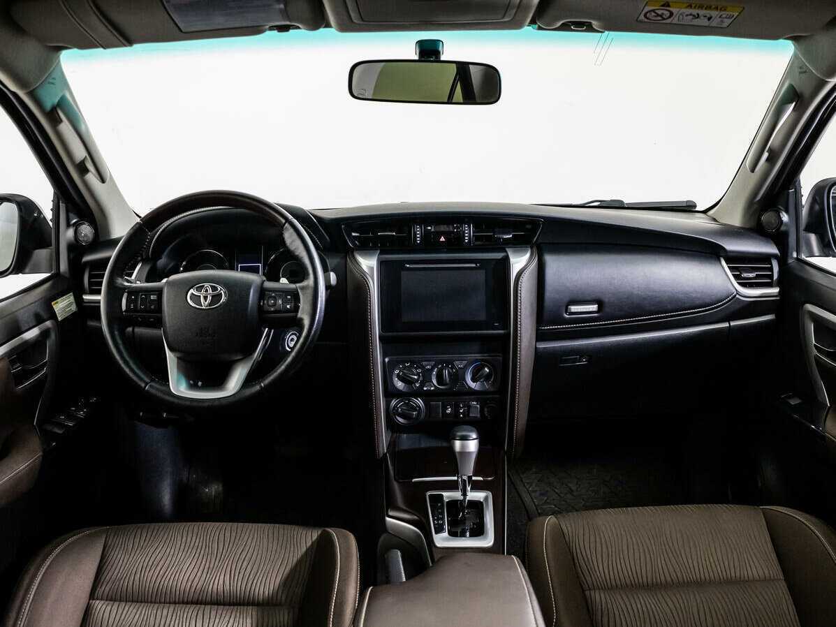 Купить Toyota Fortuner с пробегом. Фото: #10