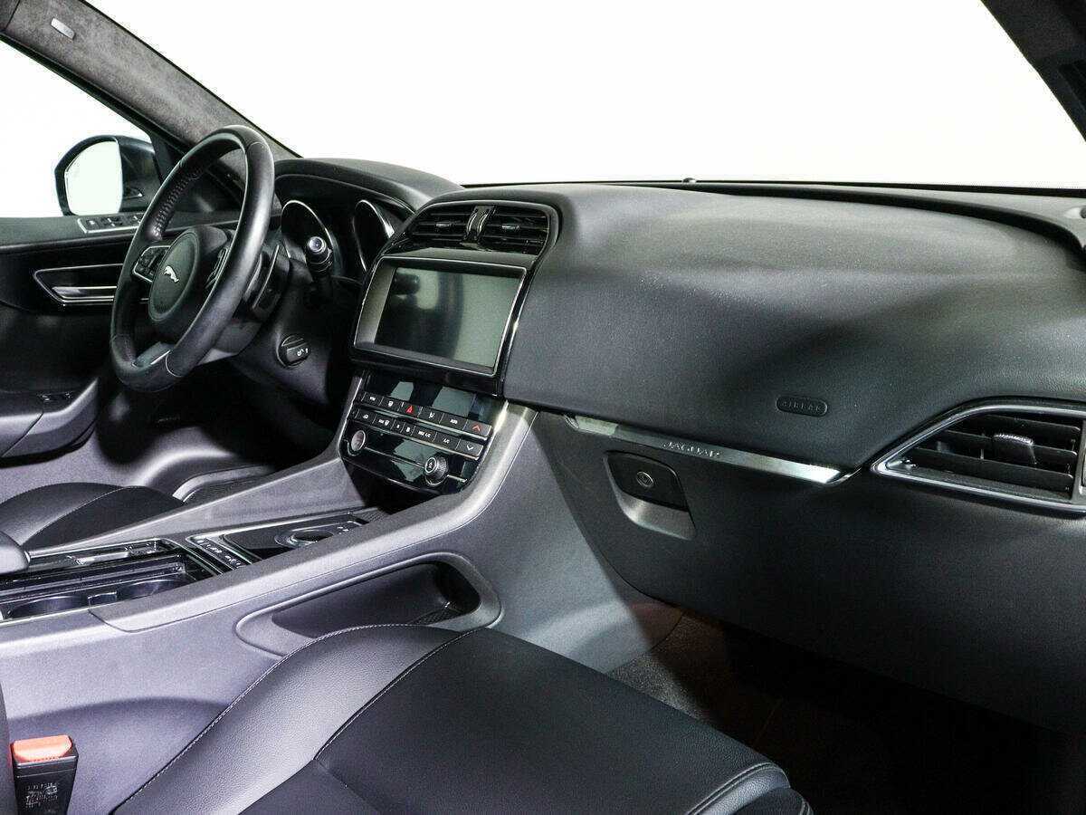 Купить Jaguar F-Pace с пробегом. Фото: #6