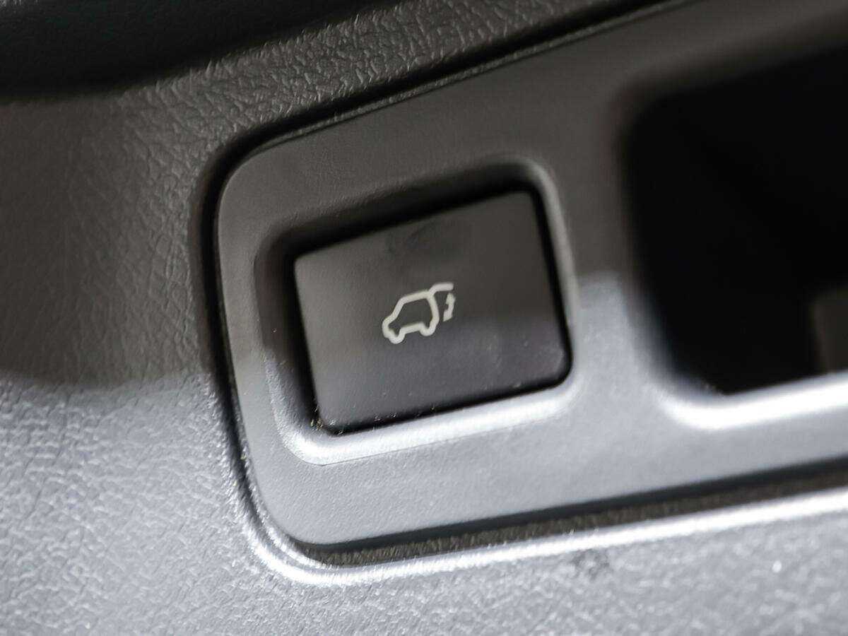 Купить Toyota Fortuner с пробегом. Фото: #15