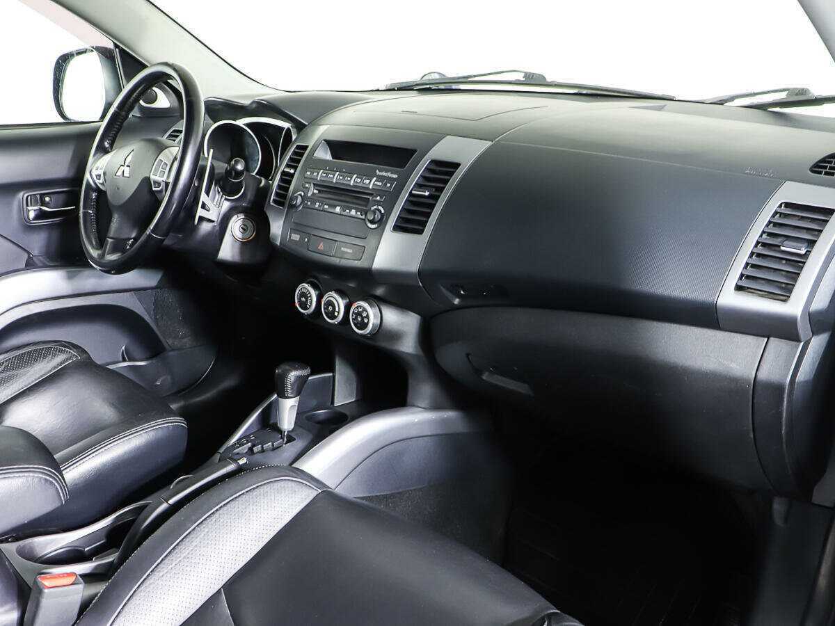 Купить Mitsubishi Outlander с пробегом. Фото: #9