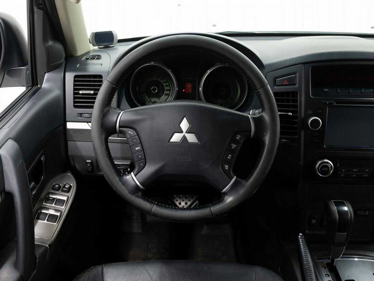 Купить Mitsubishi Pajero с пробегом. Фото: #15