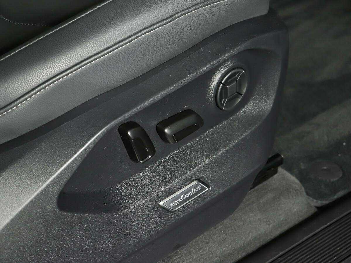 Купить Volkswagen Touareg с пробегом. Фото: #18