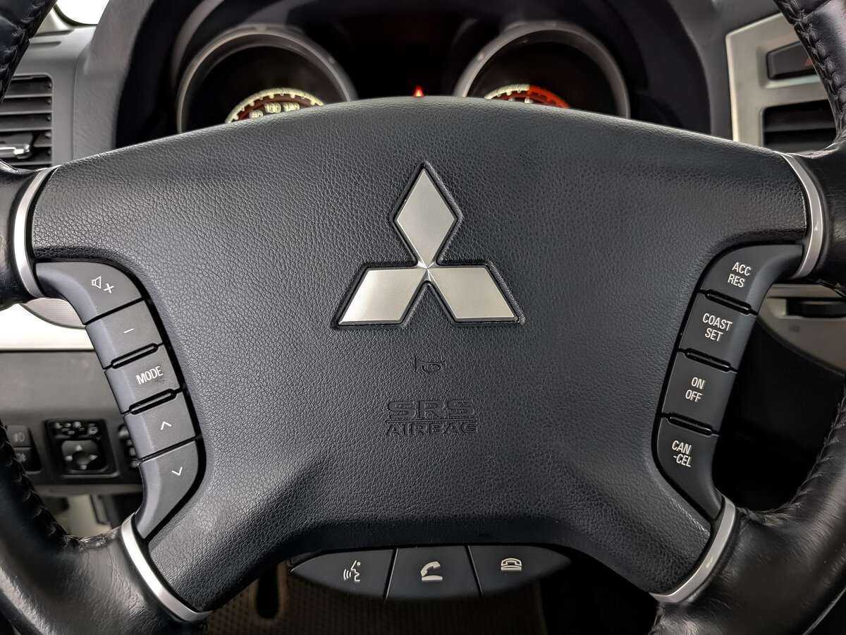Купить Mitsubishi Pajero с пробегом. Фото: #21
