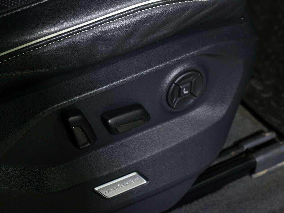 Купить Volkswagen Touareg с пробегом. Фото: #12