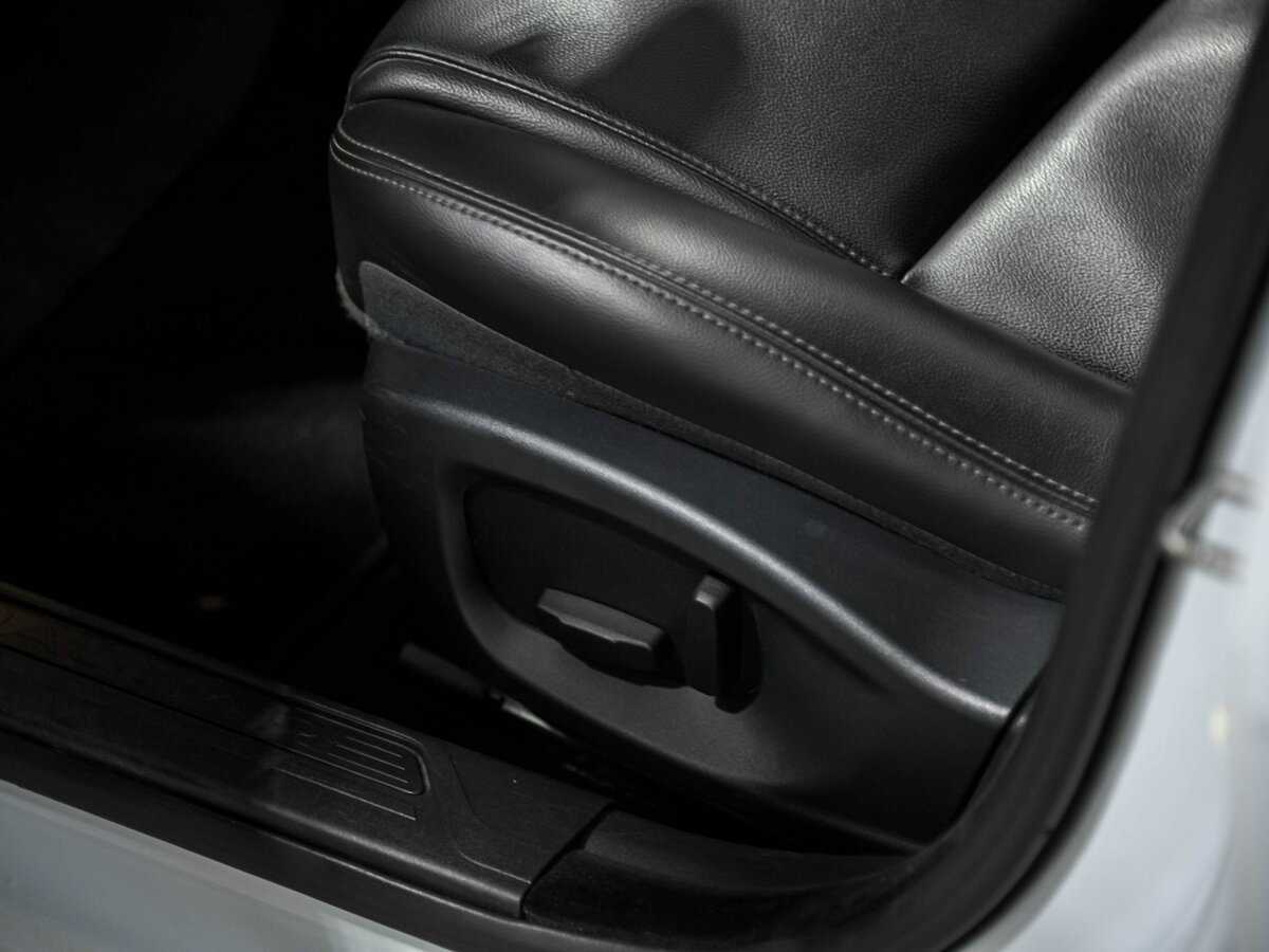 Купить Jaguar XE с пробегом. Фото: #14