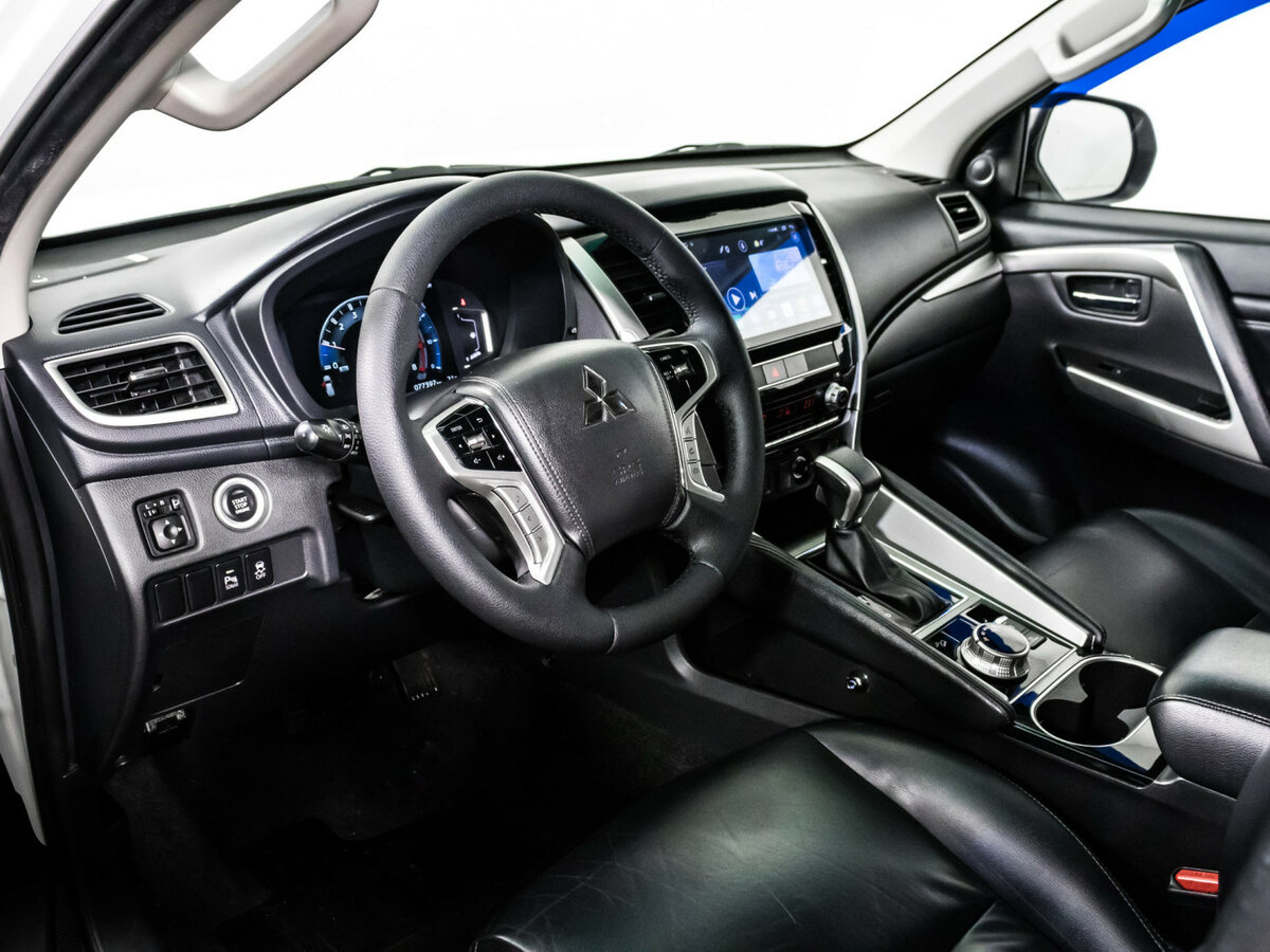 Купить Mitsubishi Montero Sport с пробегом. Фото: #10