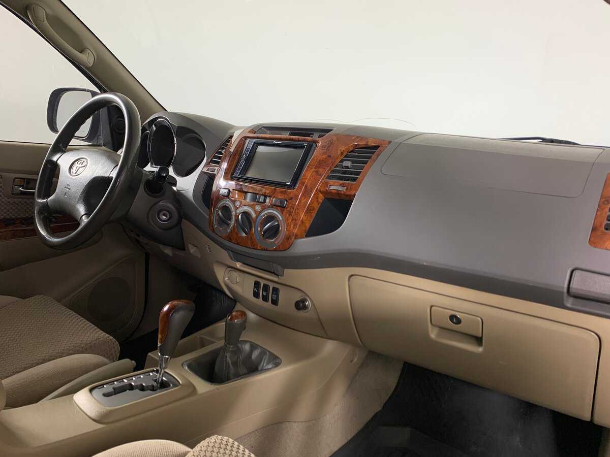 Купить Toyota Fortuner с пробегом. Фото: #10
