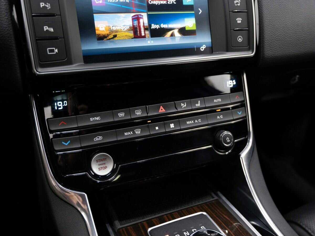 Купить Jaguar XE с пробегом. Фото: #21