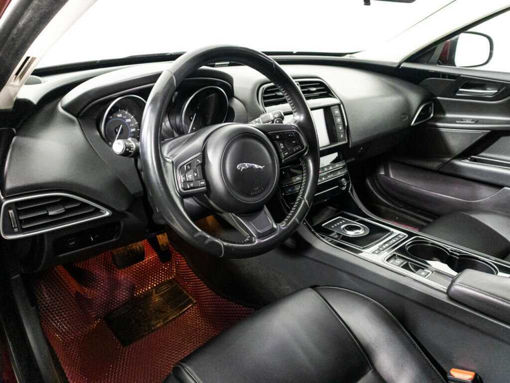 Купить Jaguar XE с пробегом. Фото: #10
