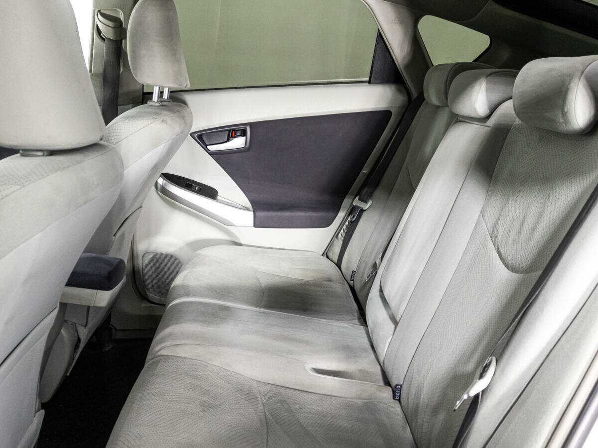 Купить Toyota Prius с пробегом. Фото: #9