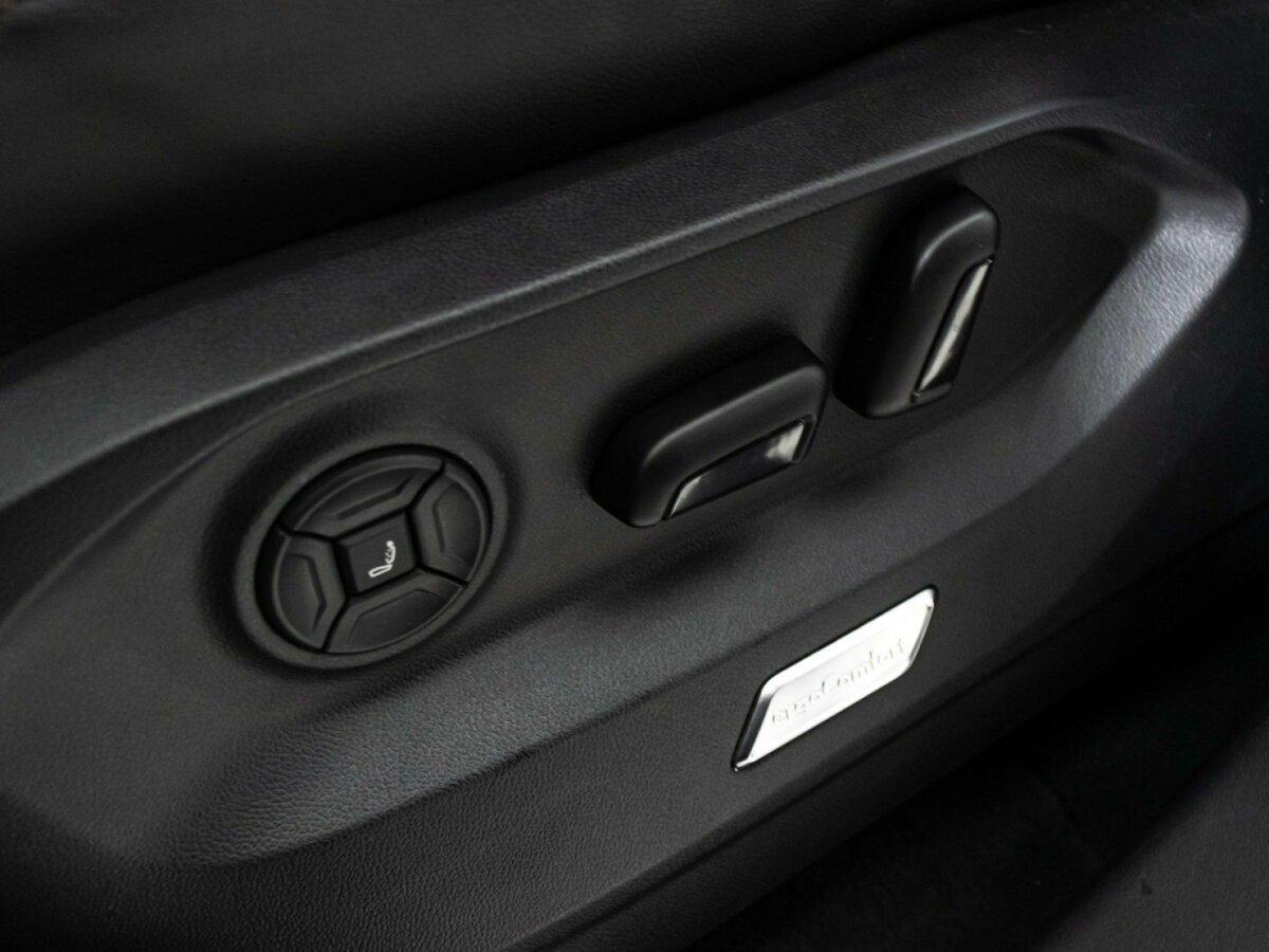 Купить Volkswagen Touareg с пробегом. Фото: #18
