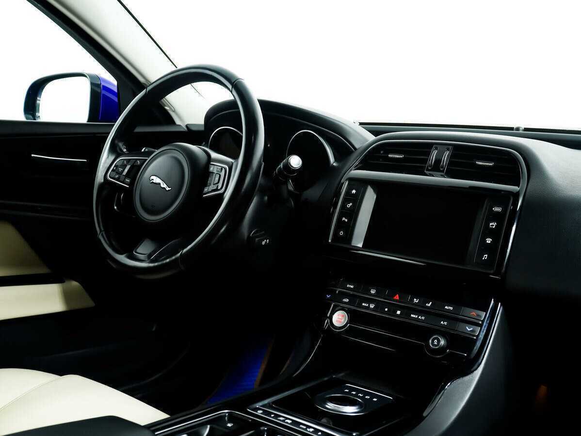 Купить Jaguar XE с пробегом. Фото: #8