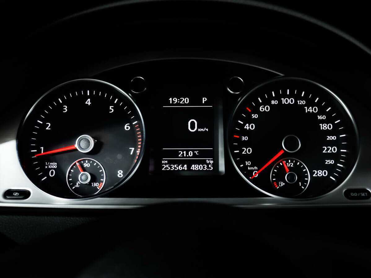 Купить Volkswagen Passat CC с пробегом. Фото: #8