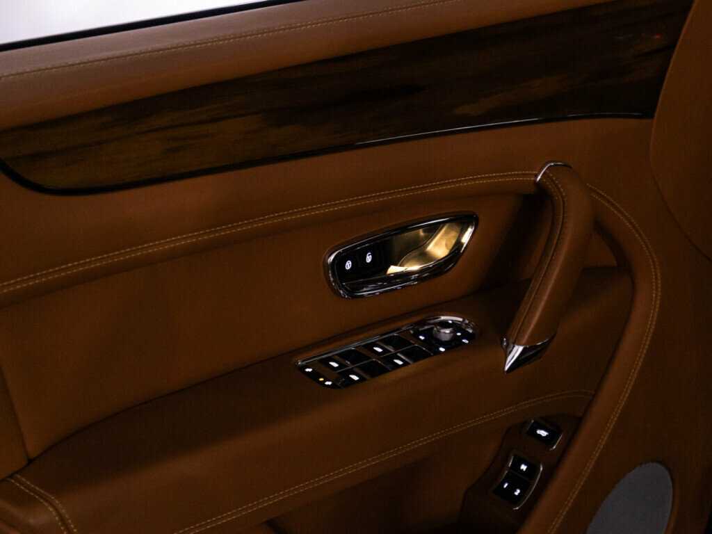 Купить Bentley Bentayga с пробегом. Фото: #31