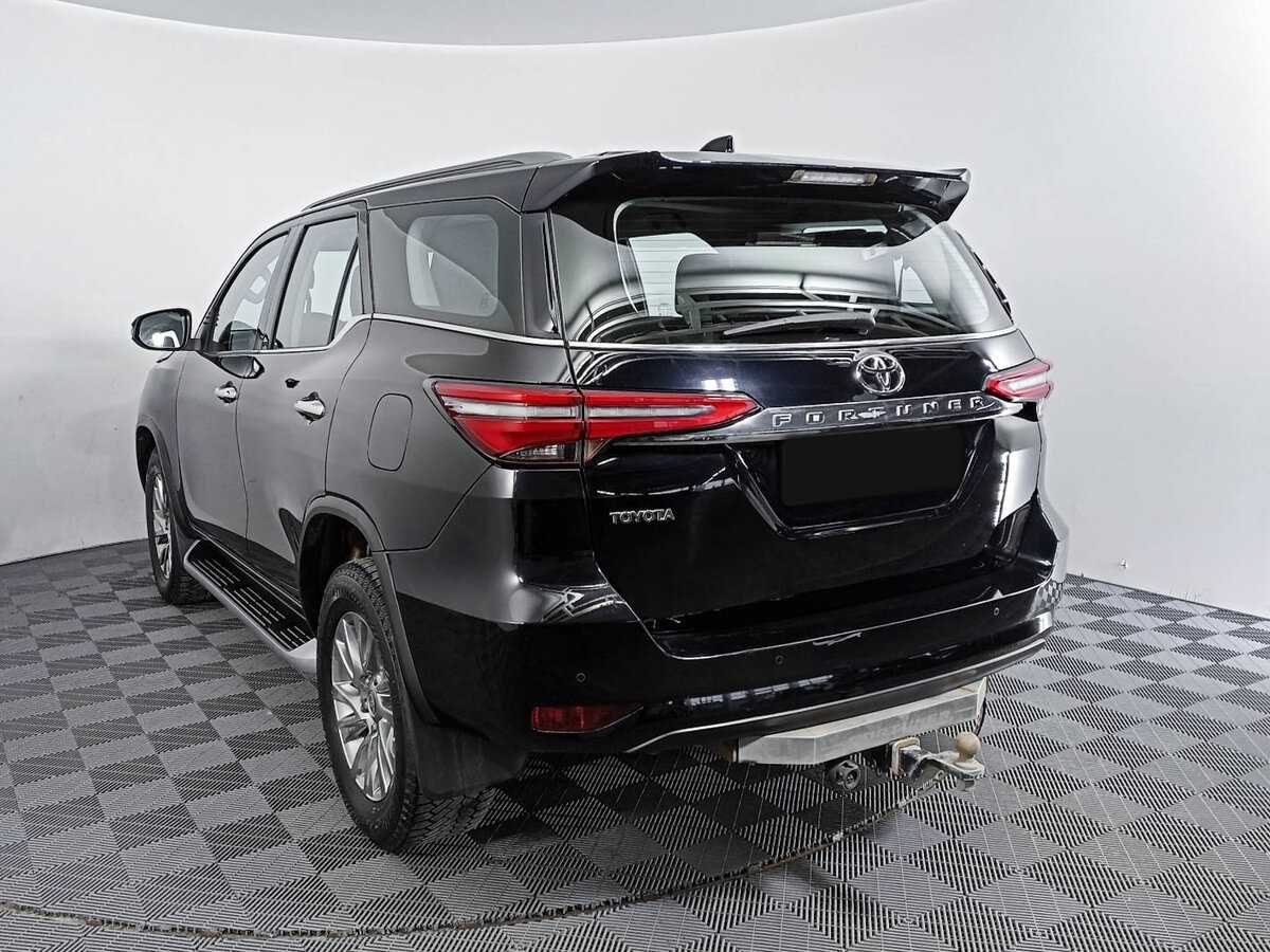 Купить Toyota Fortuner с пробегом. Фото: #5