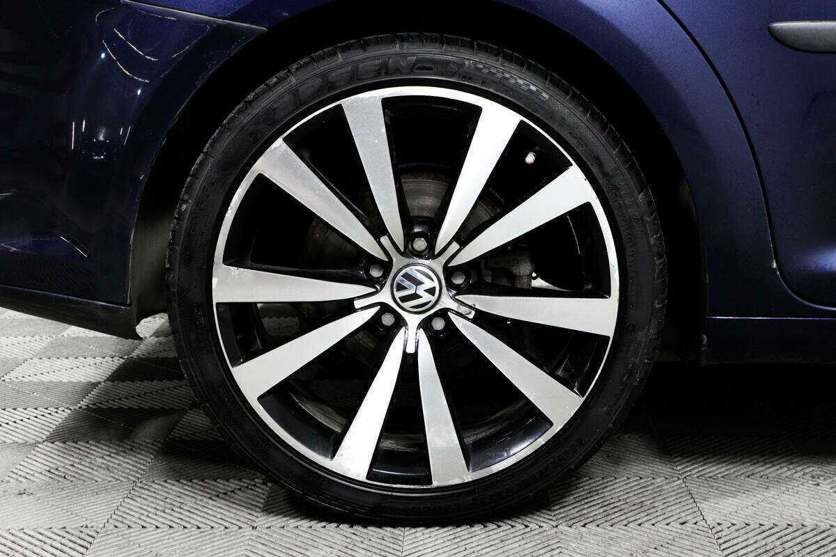Купить Volkswagen Touran с пробегом. Фото: #13