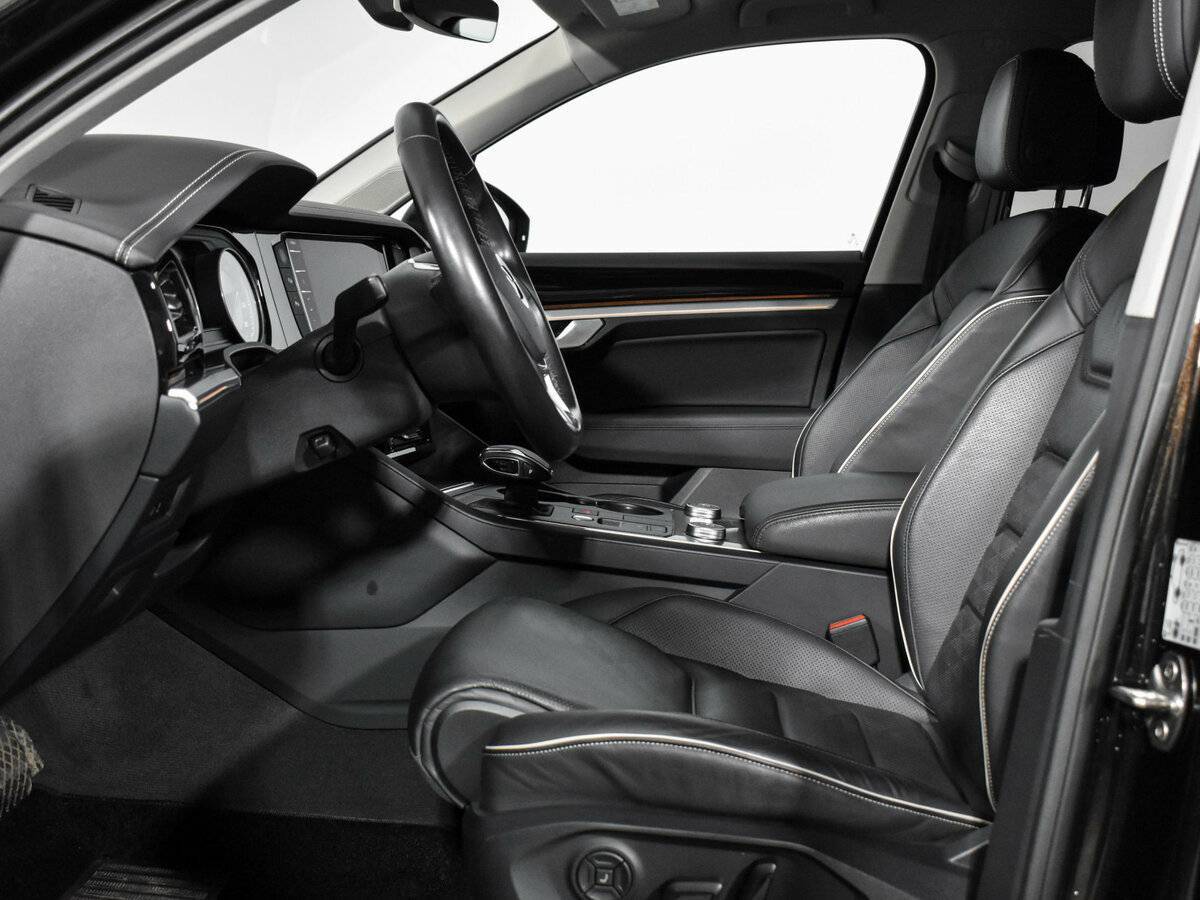 Купить Volkswagen Touareg с пробегом. Фото: #9