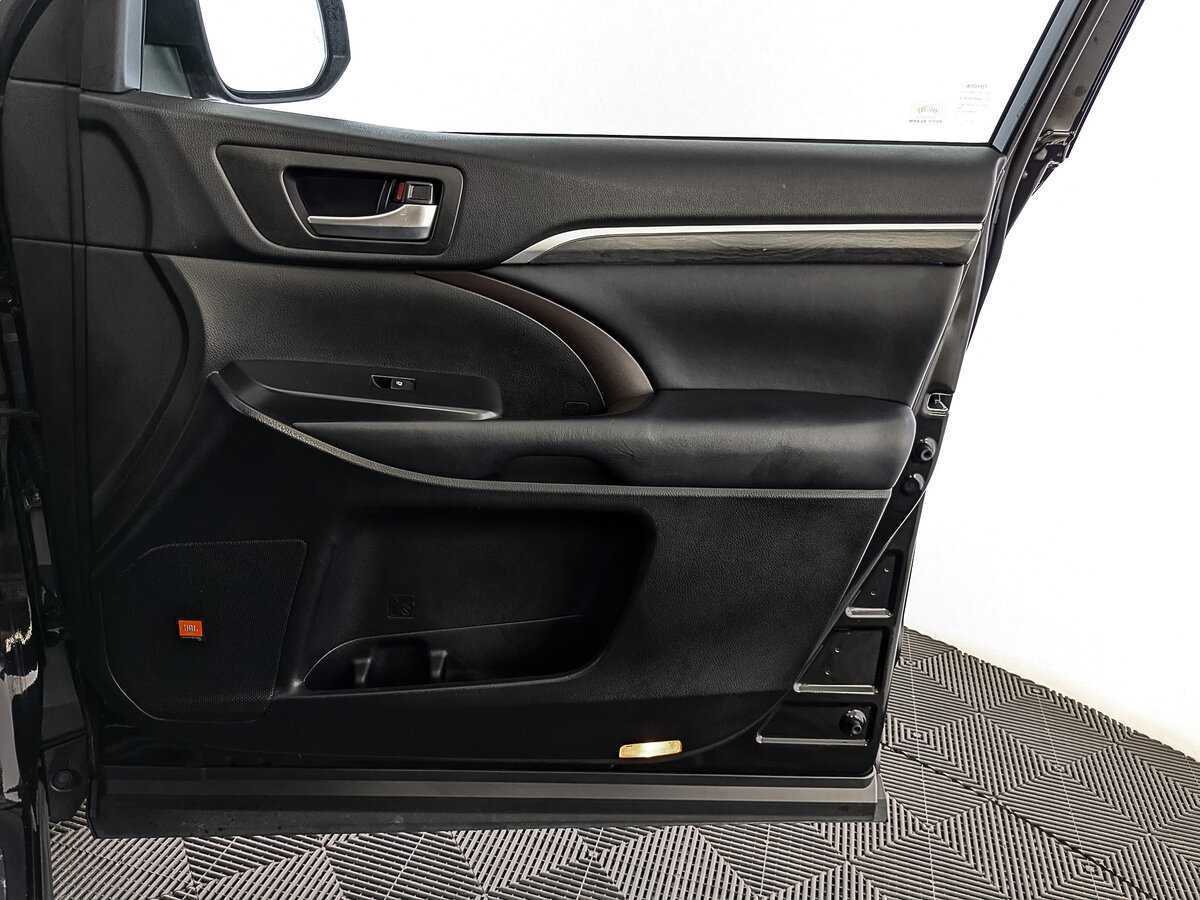 Купить Toyota Highlander с пробегом. Фото: #21