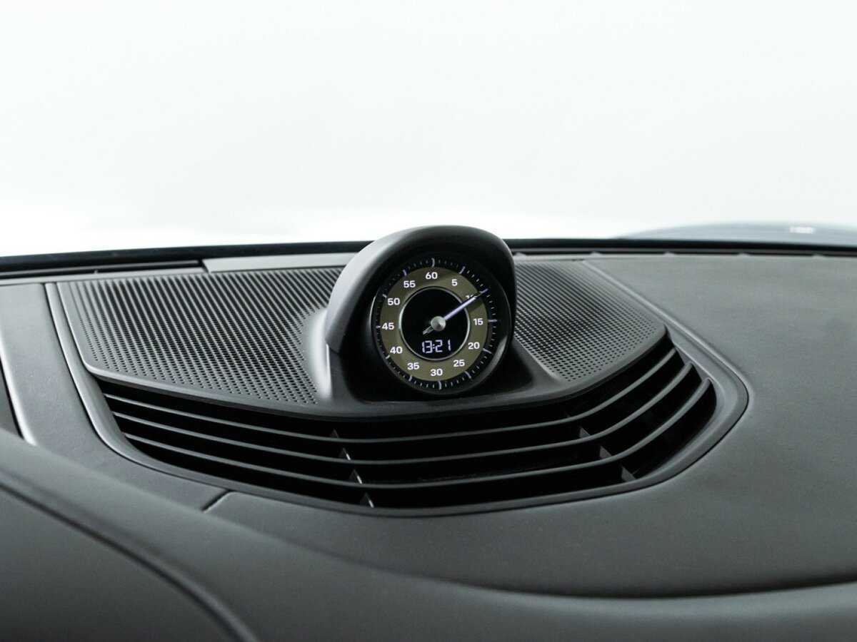 Купить Porsche Taycan с пробегом. Фото: #25