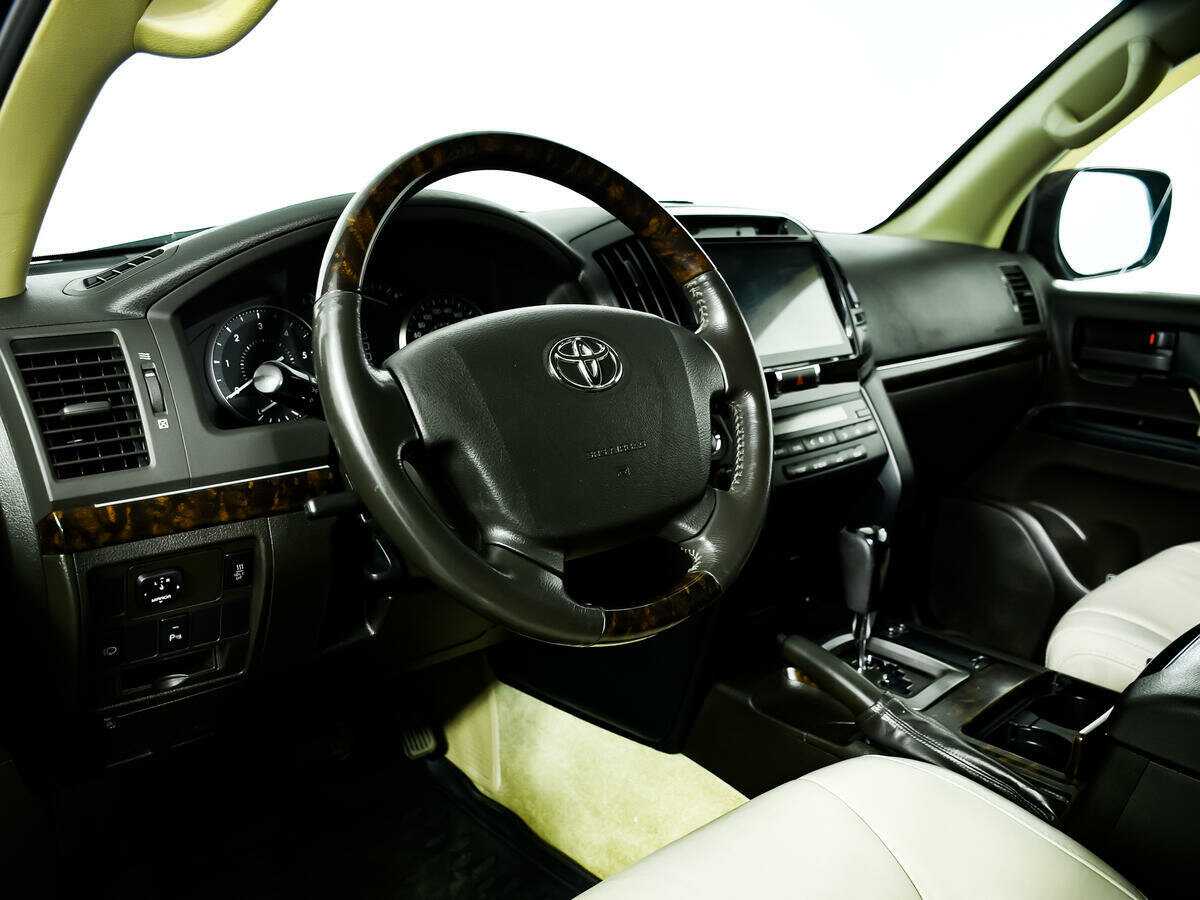 Купить Toyota Land Cruiser с пробегом. Фото: #11