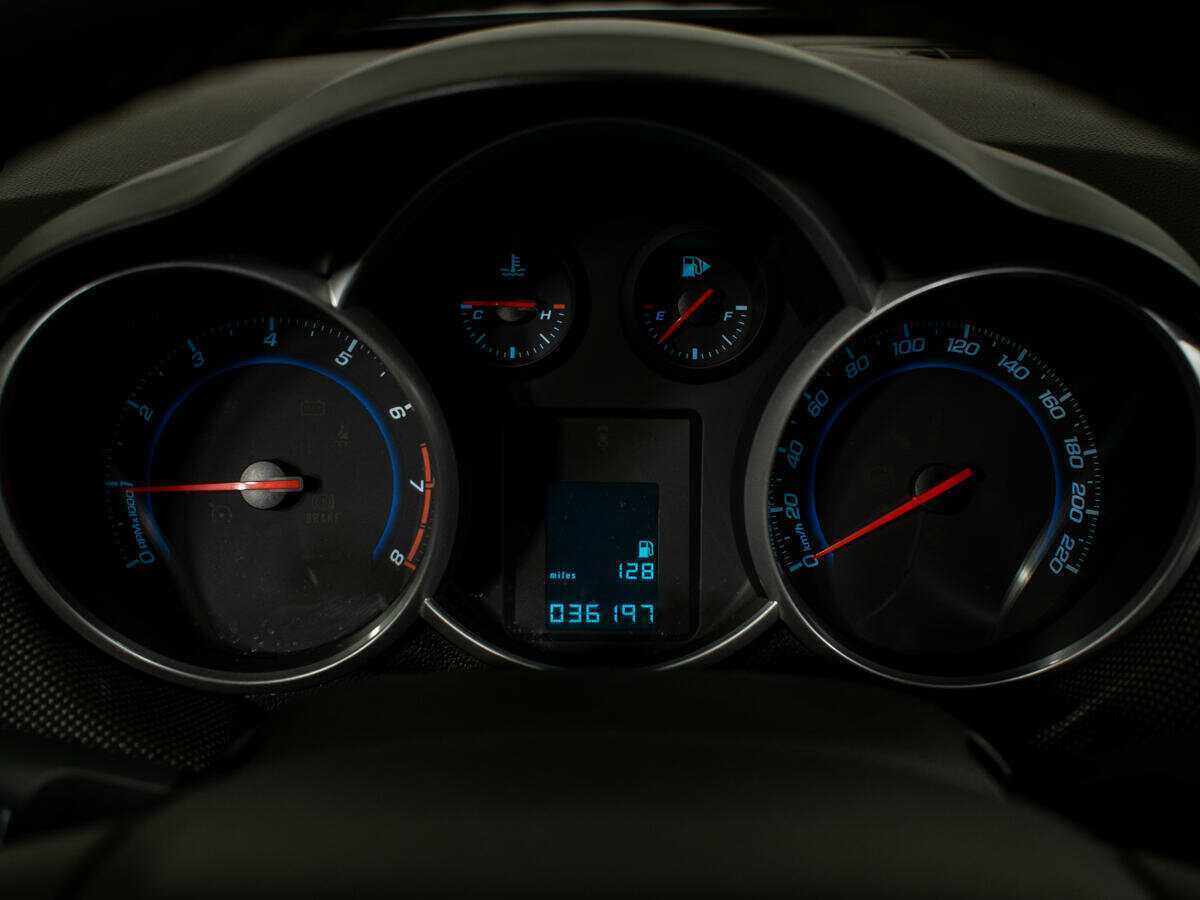 Купить Chevrolet Cruze с пробегом. Фото: #11