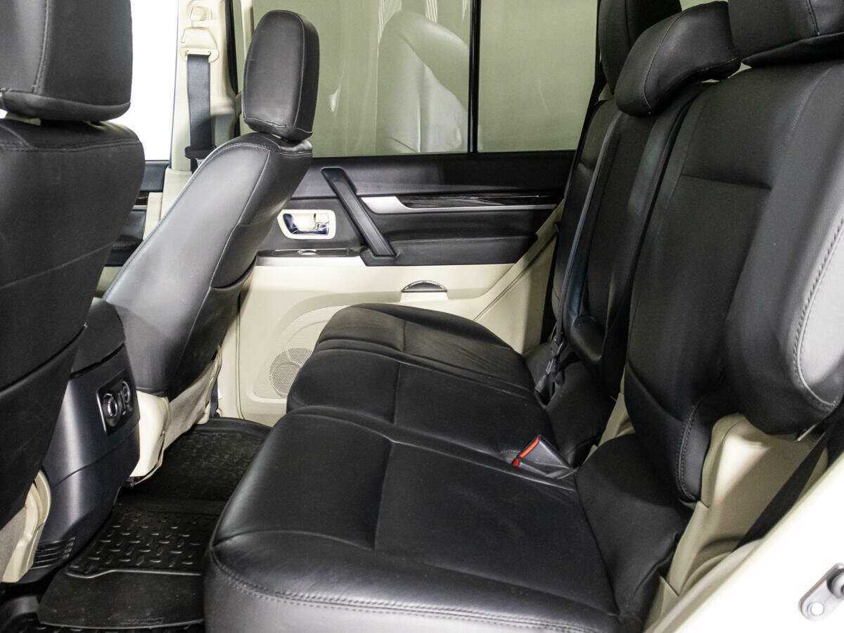 Купить Mitsubishi Pajero с пробегом. Фото: #9