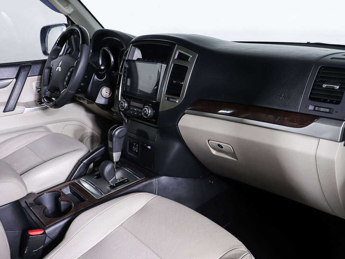 Купить Mitsubishi Pajero с пробегом. Фото: #7