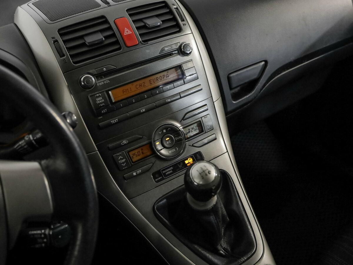 Купить Toyota Auris с пробегом. Фото: #6