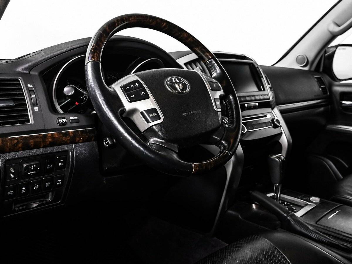 Купить Toyota Land Cruiser с пробегом. Фото: #11
