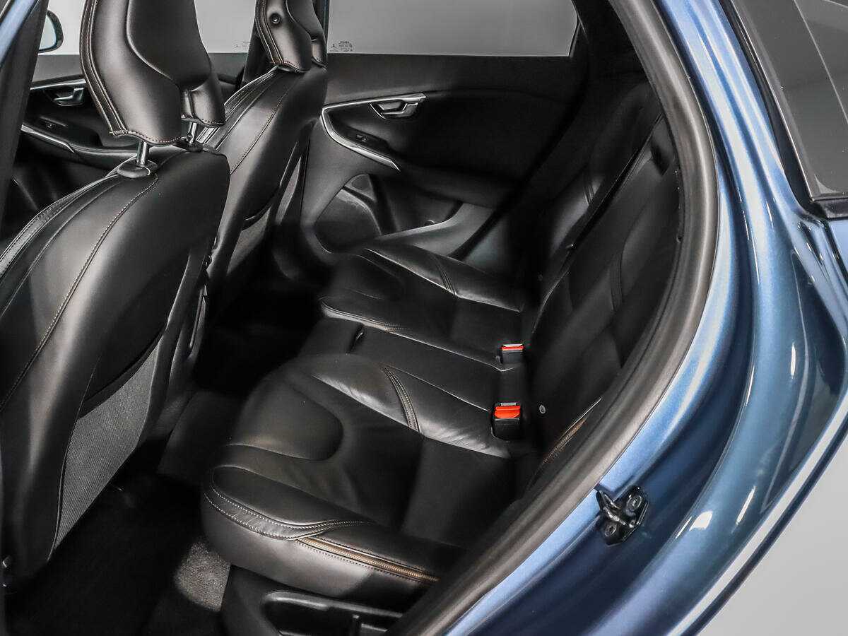 Купить Volvo V40 Cross Country с пробегом. Фото: #8