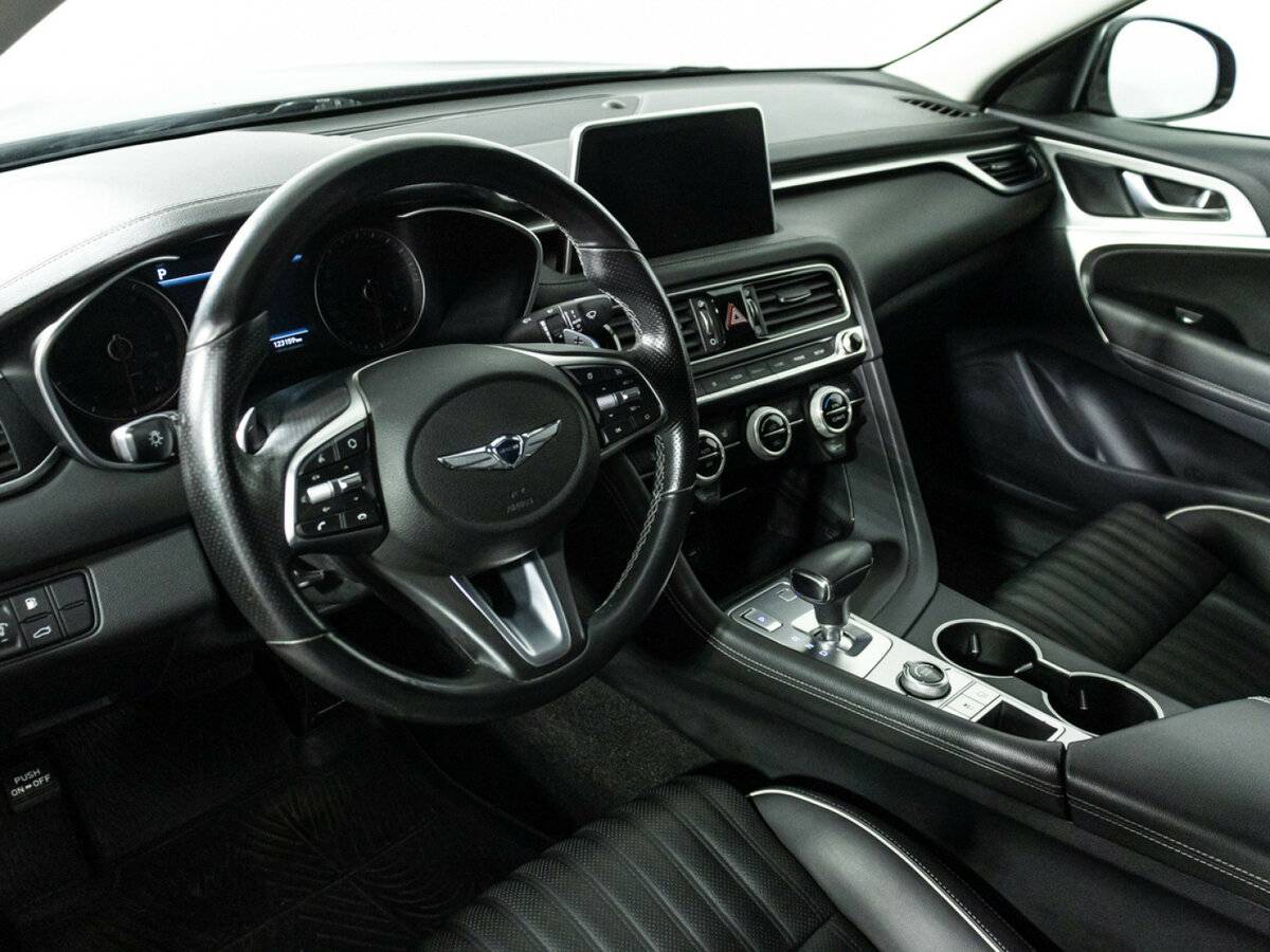 Купить Genesis G70 с пробегом. Фото: #10