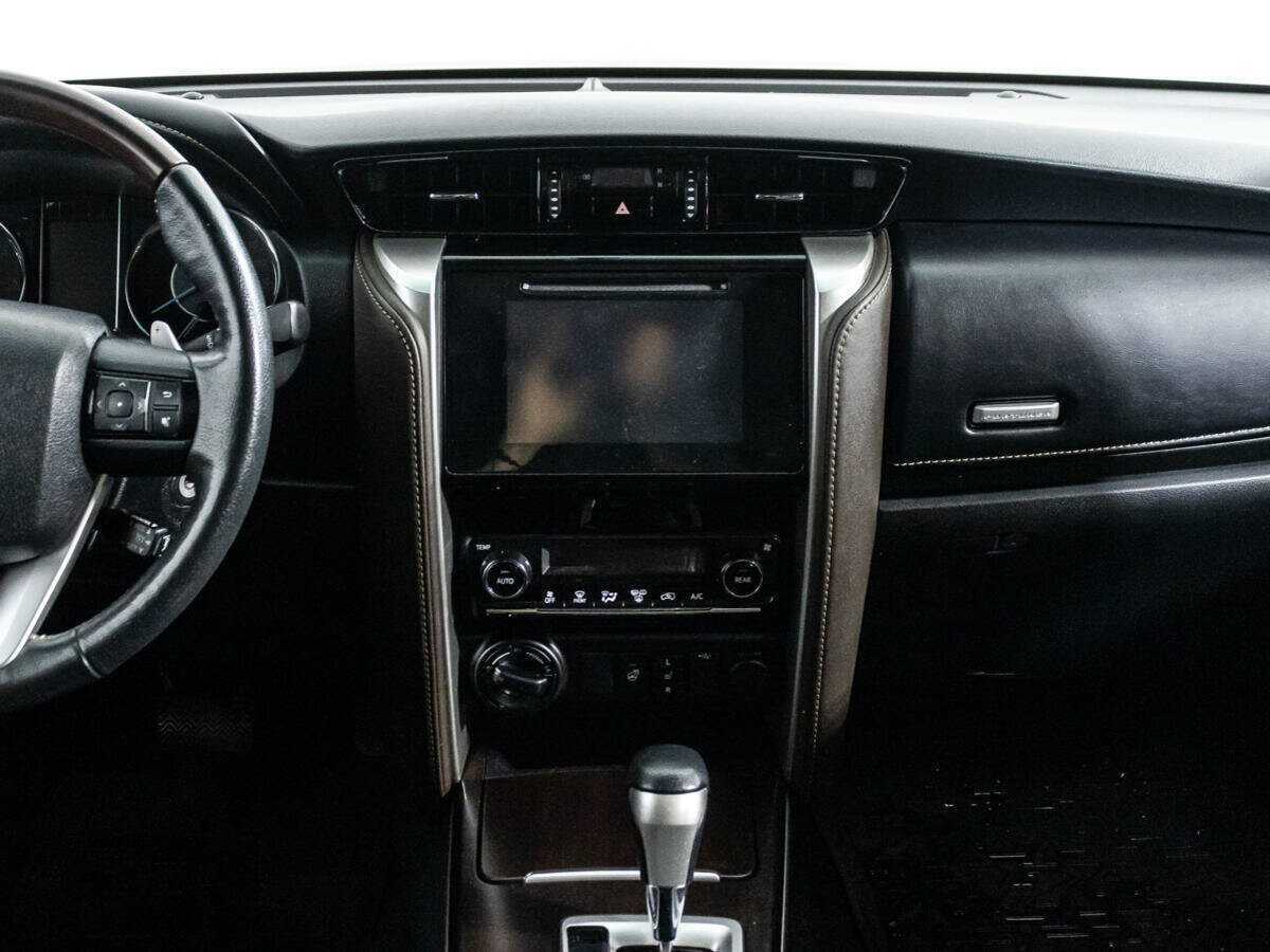Купить Toyota Fortuner с пробегом. Фото: #13