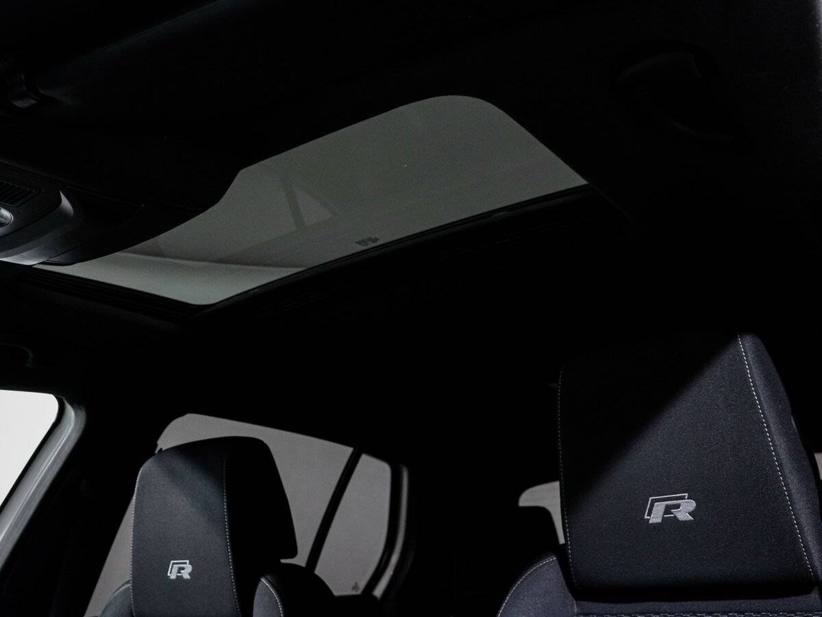 Купить Volkswagen Golf R с пробегом. Фото: #20