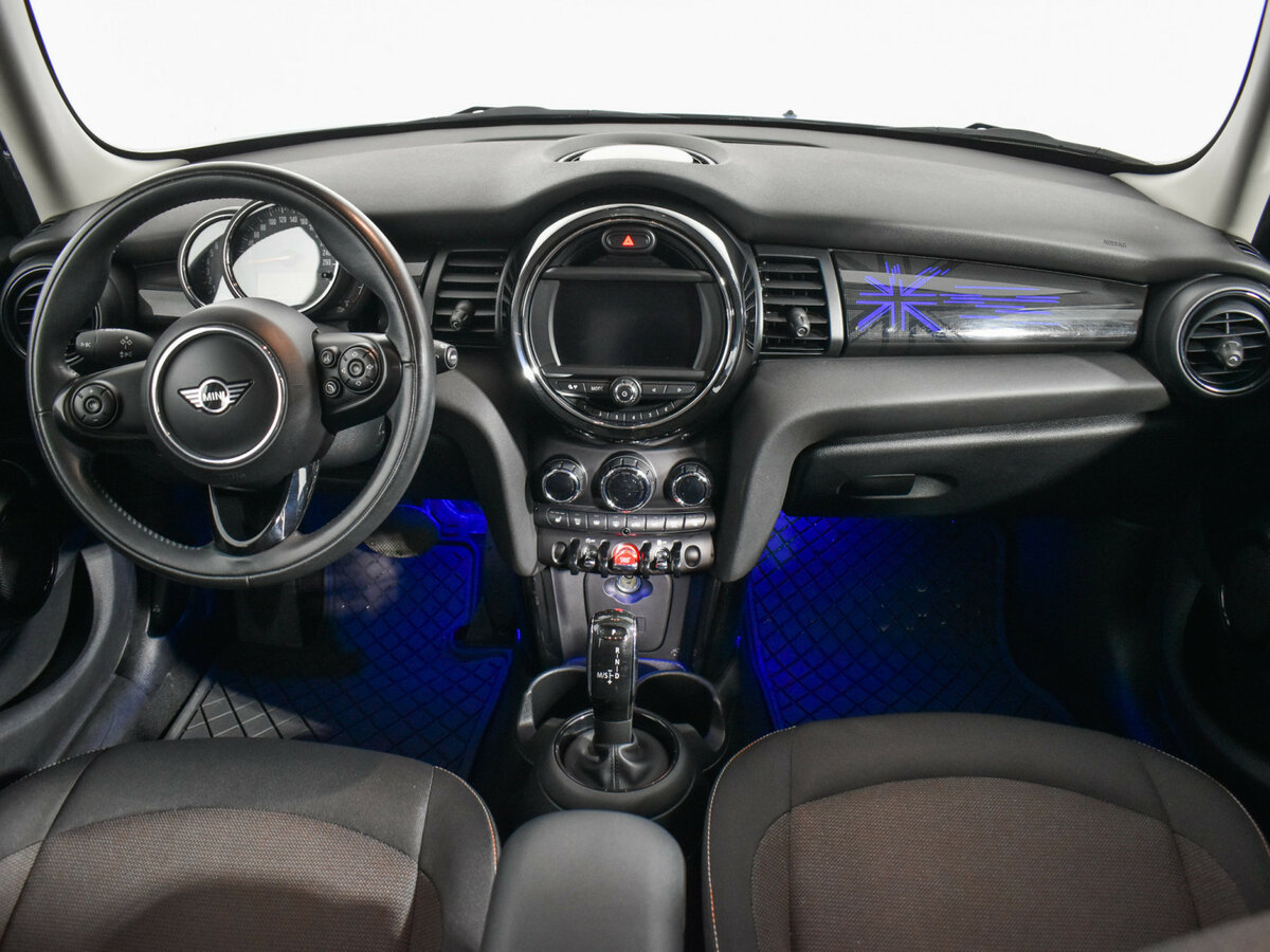 Купить Mini Hatch с пробегом. Фото: #13