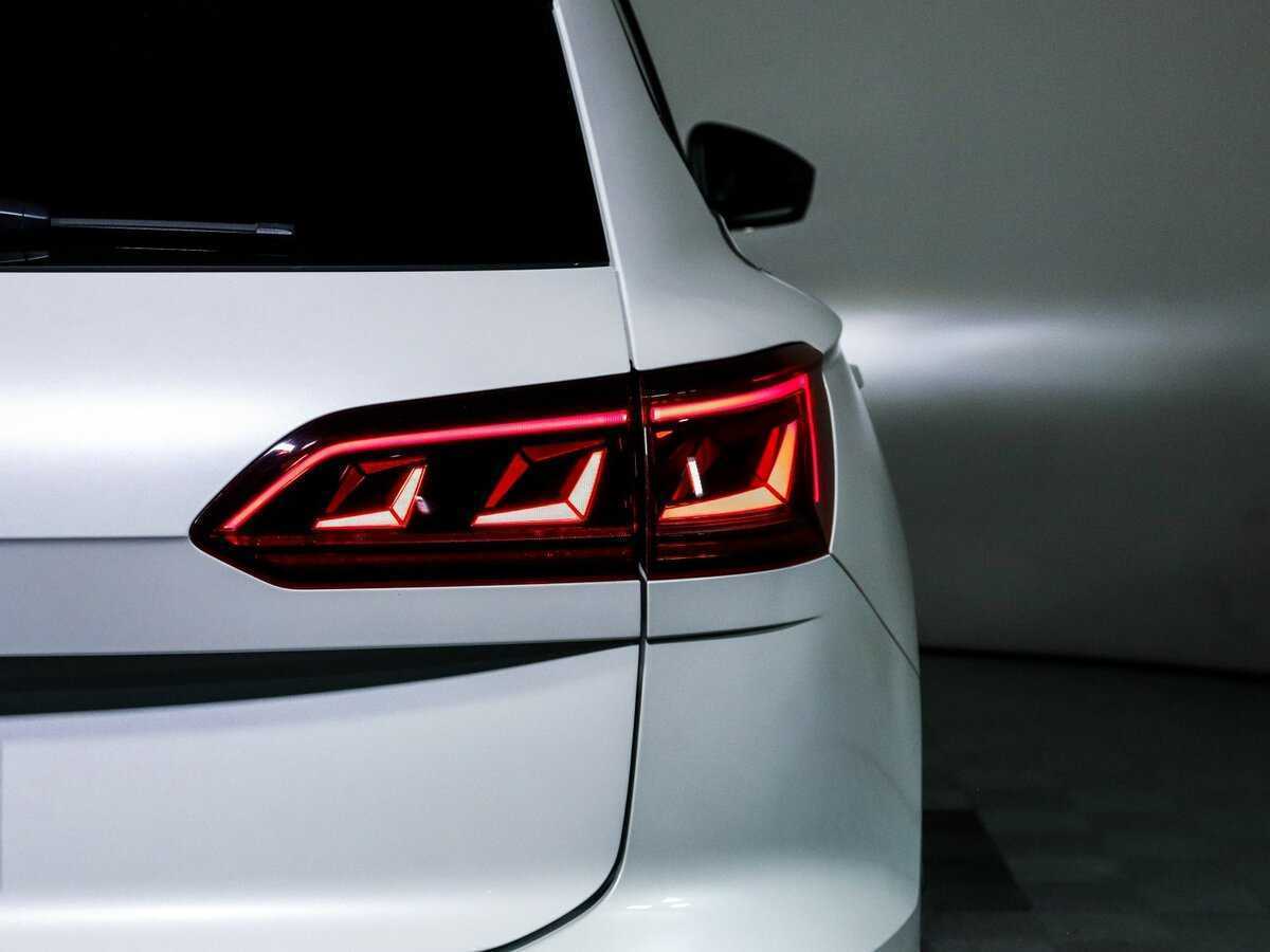Купить Volkswagen Touareg с пробегом. Фото: #17