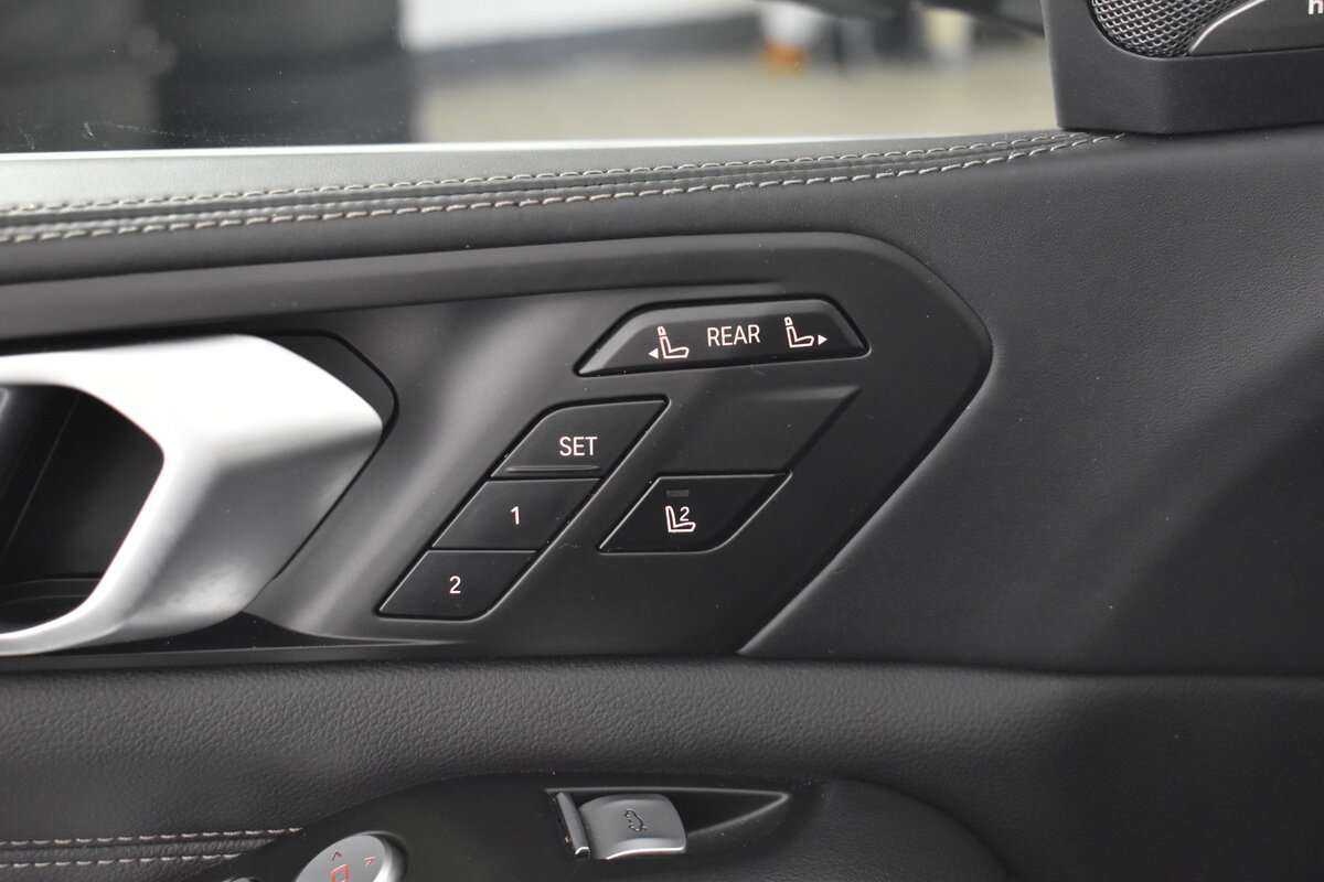 Купить BMW X7 с пробегом. Фото: #17