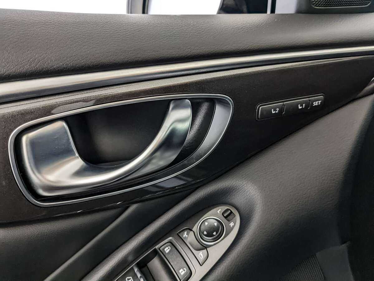 Купить Infiniti Q50 с пробегом. Фото: #22